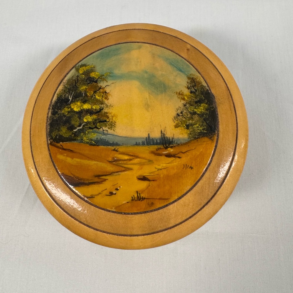 Vintage Round Box Cover Landscape on Cover Warm Tan 6" Round - Picture 7 of 11